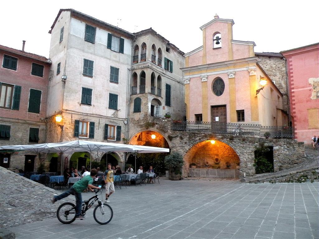 Muntaecara Hotel Diffuso Apricale Exteriér fotografie