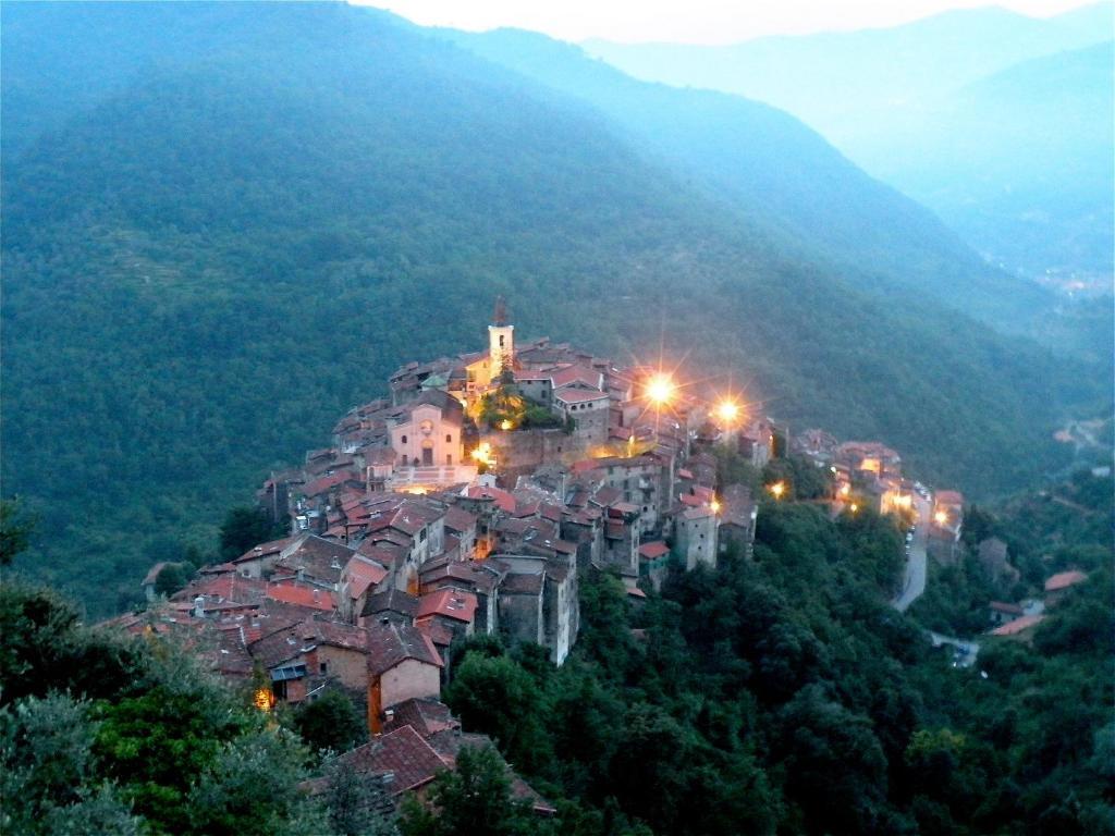 Muntaecara Hotel Diffuso Apricale Exteriér fotografie